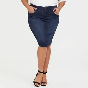 24 • Torrid • Denim Mini Skirt Premium Medium Wash